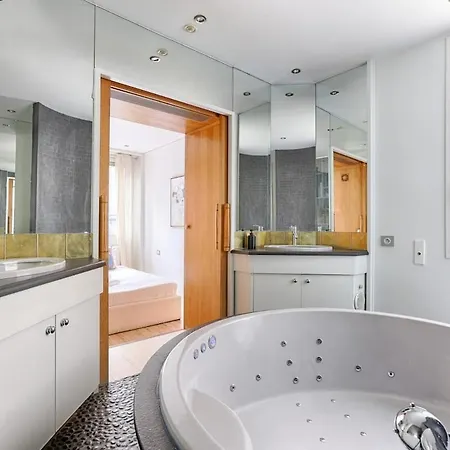 Luxury Montaigne Avenue 4p شقة باريس