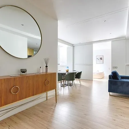 Luxury Montaigne Avenue 4p Paris