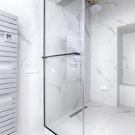 Luxury Montaigne Avenue 4p Apartament